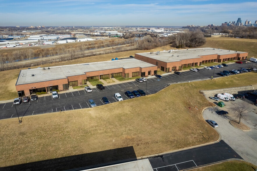 More Photos Of 100-132 Abbie Ave, Kansas City Light Manufacturing For Lease