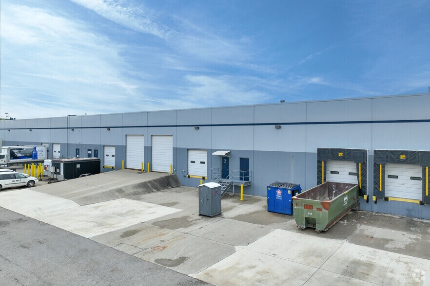 More Photos Of 4305 Muhlhauser Rd, Fairfield Warehouse For Lease