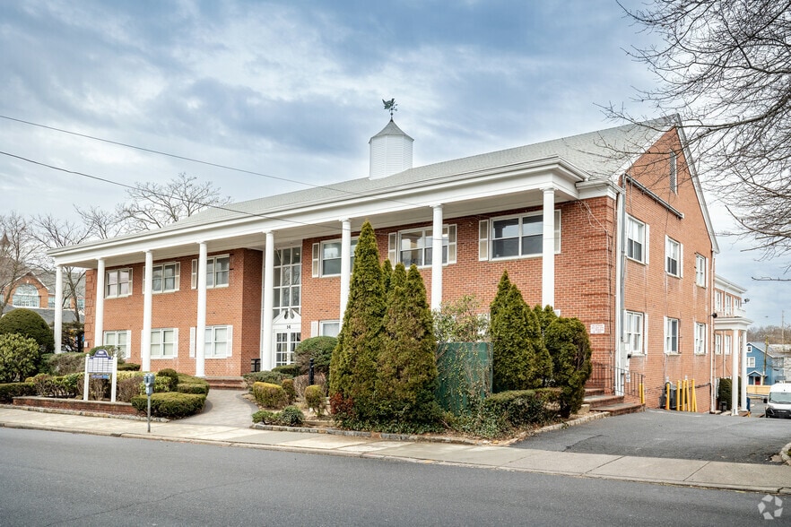 More Photos Of 14 Vanderventer Ave, Port Washington Medical For Lease