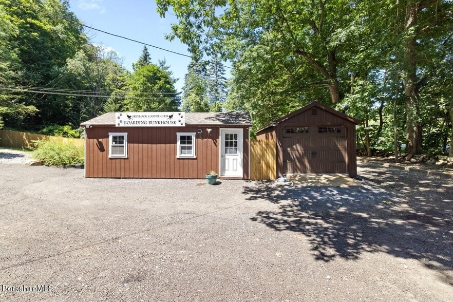 More Photos Of 1099 New Ashford Rd, Williamstown Veterinarian Kennel For Sale