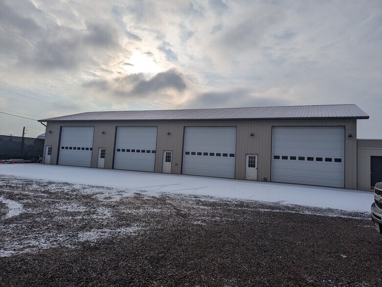 More Photos Of 2690 W Union Ave, Englewood Warehouse For Lease