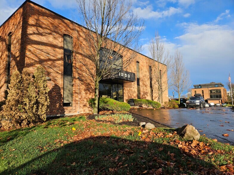 More Photos Of 1200 Chambers Rd, Columbus Office For Lease