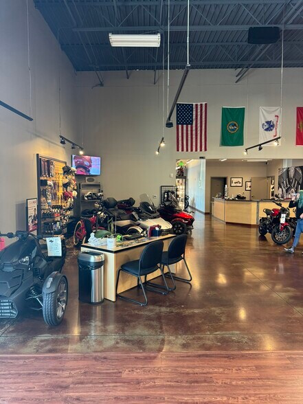 More Photos Of 1743 W Valley Hwy S, Auburn Auto Dealership For Sale