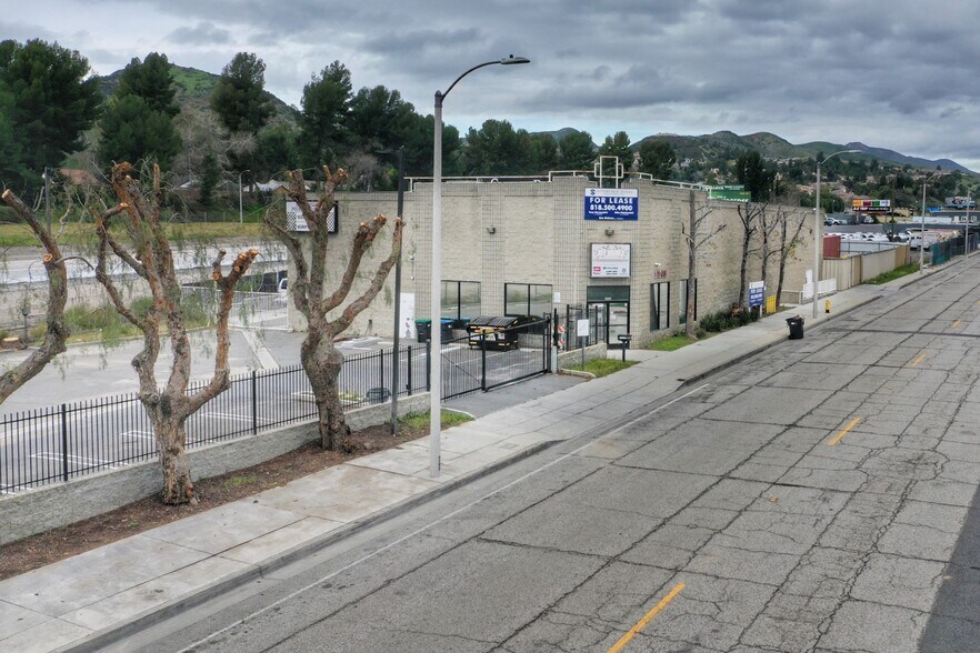 More Photos Of 32203 Castaic Rd, Castaic Freestanding For Lease