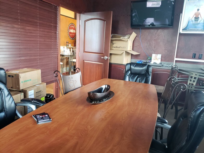 More Photos Of 7525 S Union Park Ave, Sandy Bank For Sale