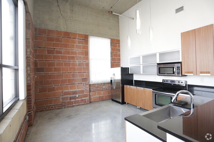 More Photos Of 117 W 20th St, Kansas City Apartments For Lease