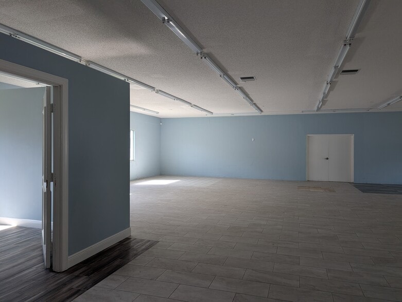 More Photos Of 5060 Industry Dr, Melbourne Manufacturing For Lease