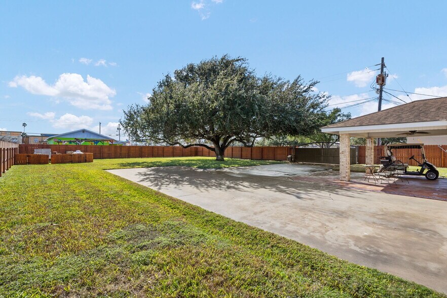 More Photos Of 2602 N Texas Blvd, Weslaco Freestanding For Sale