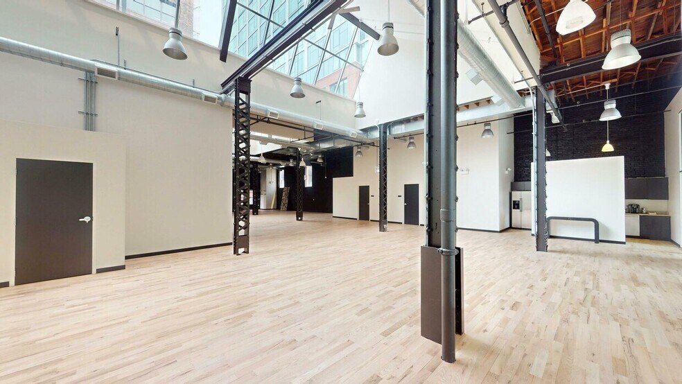 More Photos Of 210-216 W Chicago Ave, Chicago Loft Creative Space For Lease
