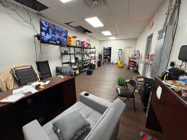 More Photos Of 3504 Paramount Dr, West Lafayette Storefront For Lease