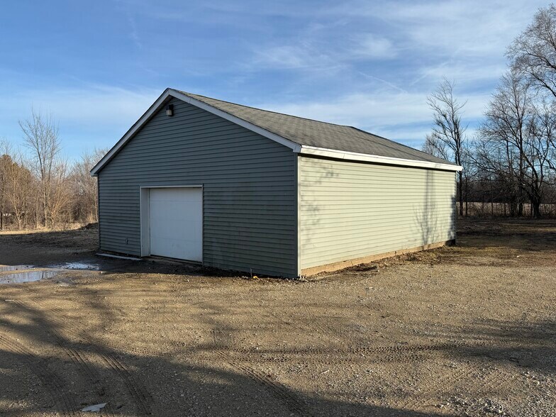 More Photos Of 3803 Rockport Rd, Janesville Flex For Sale