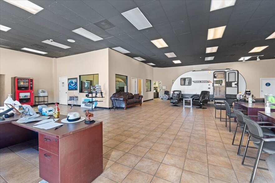 More Photos Of 1313 Rv Center Dr, Colton Auto Dealership For Sale