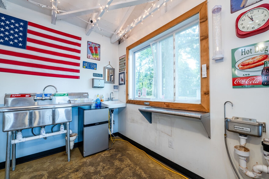 More Photos Of 50463 M-152, Dowagiac General Retail For Sale