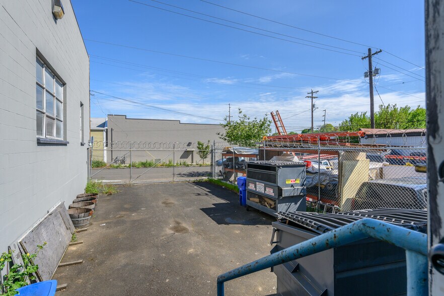 More Photos Of 2014 SE 9th Ave, Portland Warehouse For Sale