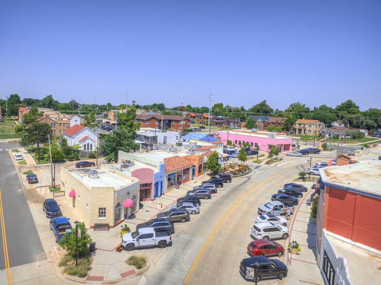 More Photos Of 2927 Paseo Dr, Oklahoma City Office For Lease