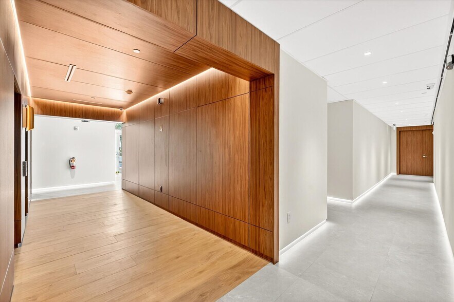 More Photos Of 119 Washington Ave, Miami Beach Office For Lease