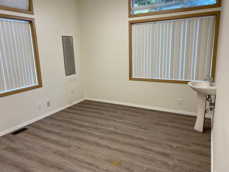 More Photos Of 12911 SE Kent Kangley Rd, Kent Medical For Lease