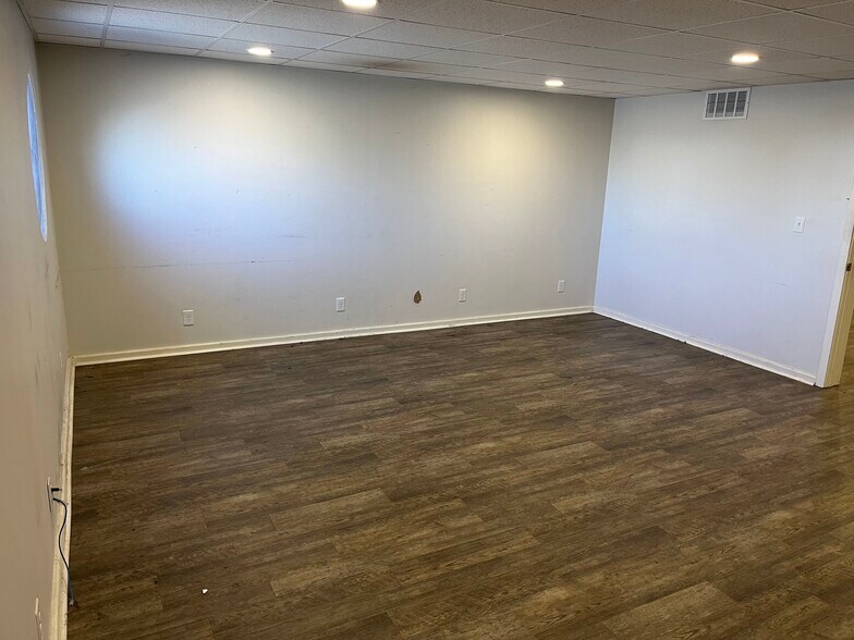 More Photos Of 908 E North St, Salina Warehouse For Lease