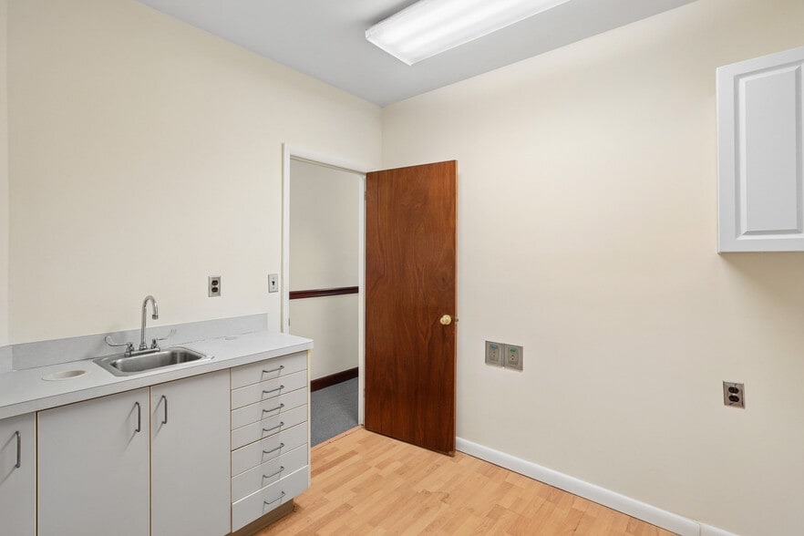 More Photos Of 395 Westchester Ave, Port Chester Apartments For Sale