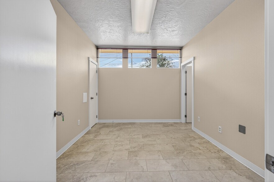 More Photos Of 619 Diagonal St, Clarkston Medical For Sale