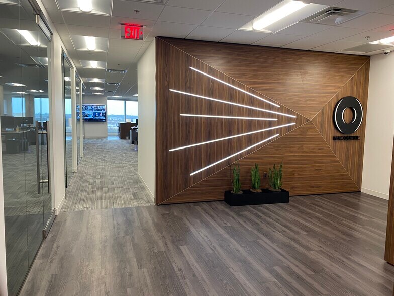 More Photos Of 550 Reserve St, Southlake Loft Creative Space For Lease