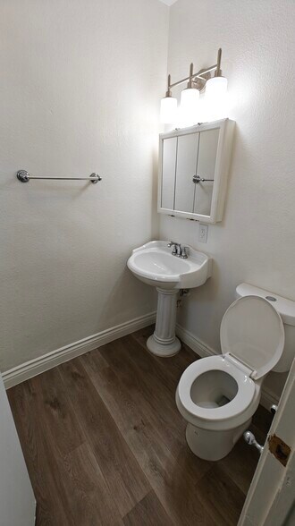 More Photos Of 13766 Paddock St, Sylmar Assisted Living For Lease