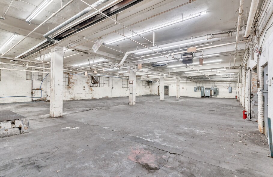 More Photos Of 150 Avenue L, Newark Warehouse For Sale
