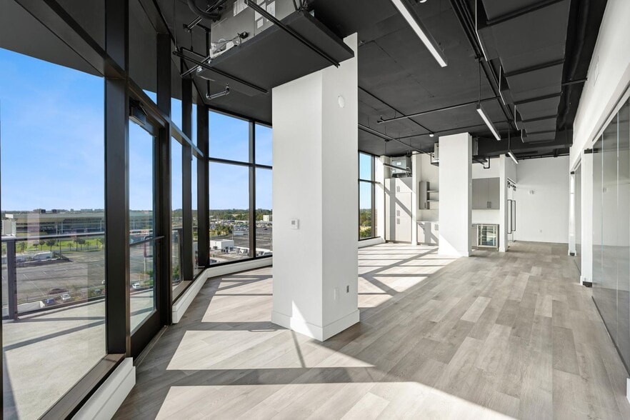 More Photos Of 800 N Federal Hwy, Hallandale Beach Office For Lease