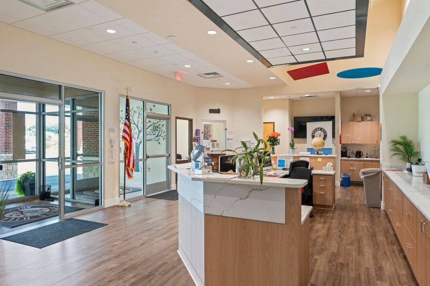 More Photos Of 42525 Tall Cedars Pkwy, Chantilly Schools For Lease