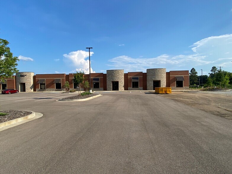 More Photos Of 809 Varsity Dr, Tupelo Storefront For Lease