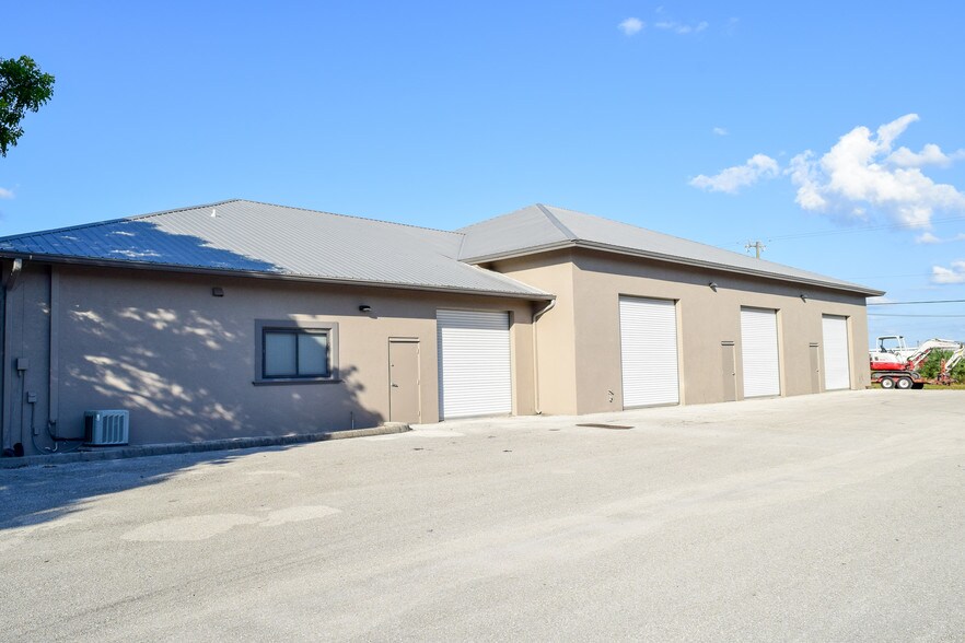 More Photos Of 17161 Alico Center Rd, Fort Myers Warehouse For Lease