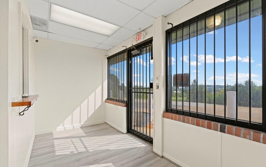 More Photos Of 1909 N Service Rd E, Saint Clair Freestanding For Sale