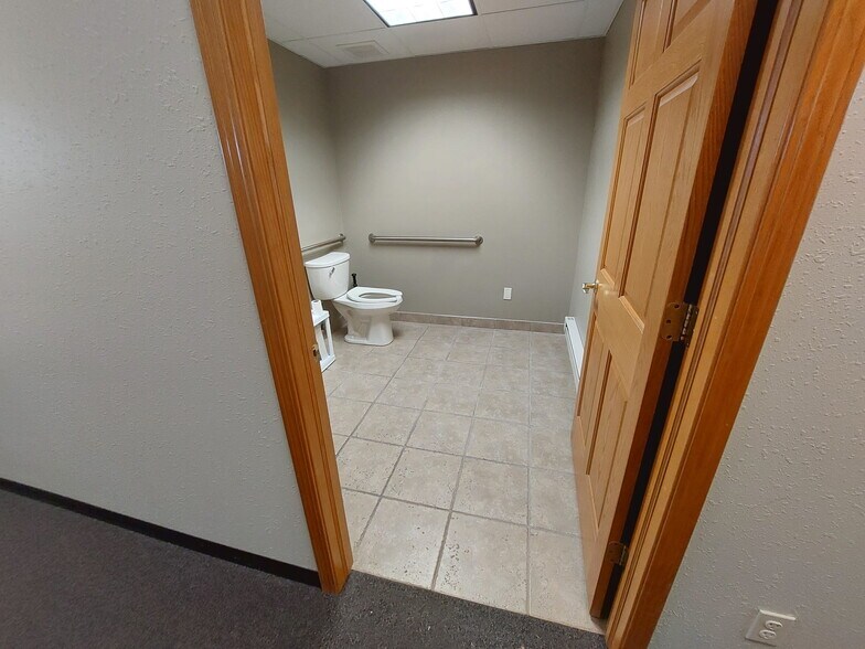 More Photos Of 435 Village Walk Ln, Johnson Creek Office For Lease