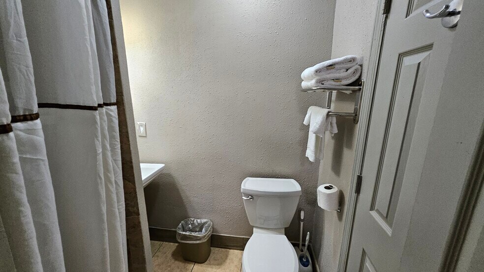 More Photos Of 430 W Merritt Island Cswy, Merritt Island Hotel For Sale