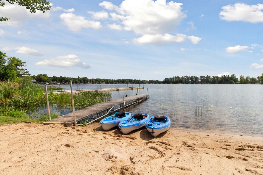 More Photos Of 4998 Main Ext, Long Lake Hospitality For Sale