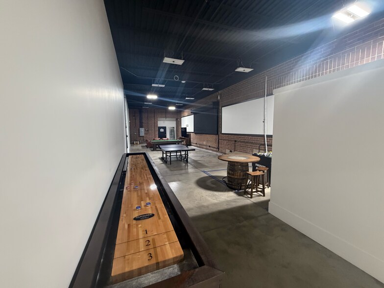 More Photos Of 210 Mittel Dr, Wood Dale Warehouse For Lease
