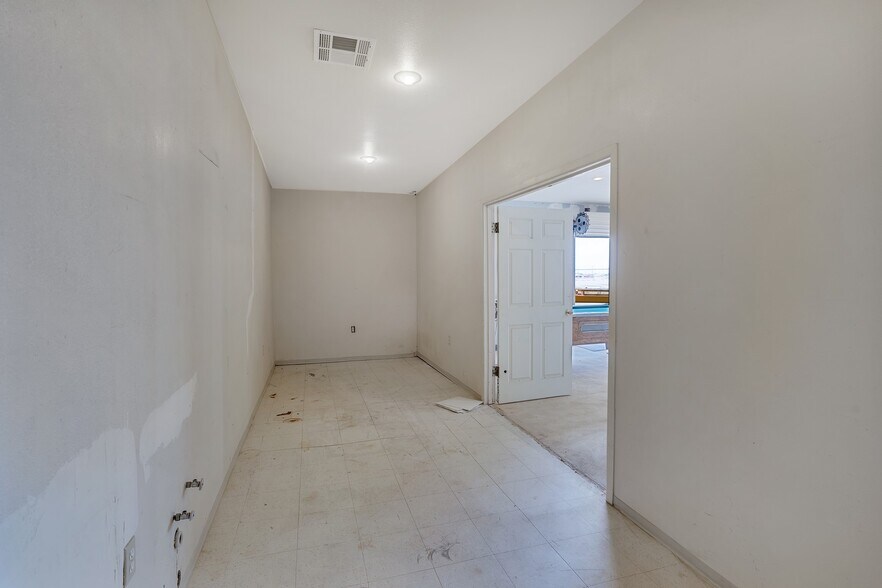 More Photos Of 2124 Thomas R Cannell Rd, Thermal Office For Sale