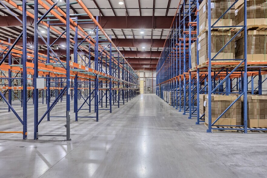 More Photos Of 300 Commerce Dr, New Holland Distribution For Lease