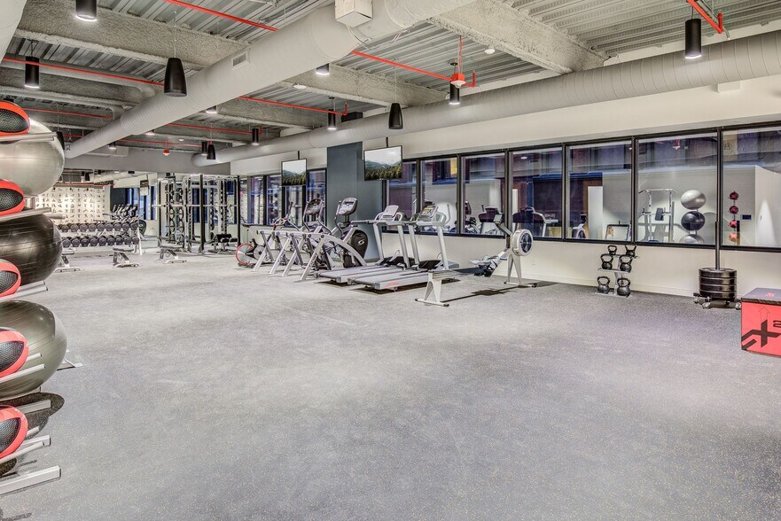 More Photos Of 200 N Broadway, Saint Louis Office For Lease