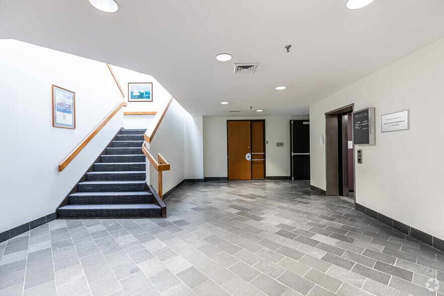 More Photos Of 2 Shaws Cv, New London Medical For Lease