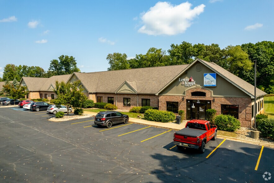 More Photos Of 1100 Torrey Rd, Fenton Medical For Lease