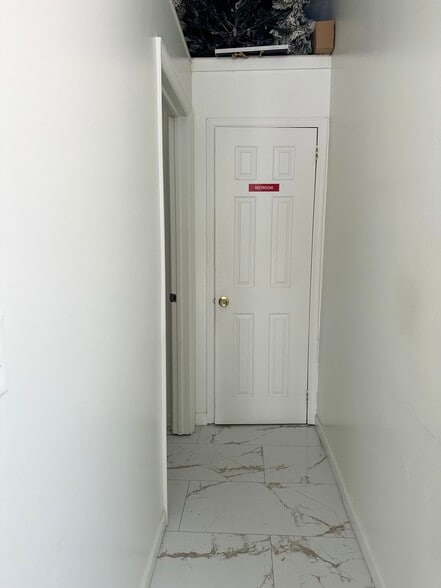 More Photos Of 10 Hilliard Ave, Edgewater Storefront Retail Residential For Lease