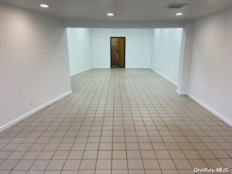 More Photos Of 5978 54th Ave, Maspeth Warehouse For Lease