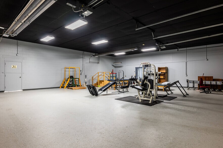 More Photos Of 2419 E High St, Springfield Storefront For Sale