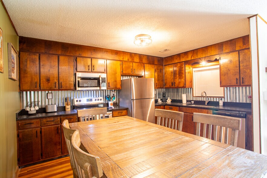 More Photos Of 3804 Wears Valley Rd, Sevierville Hotel For Sale