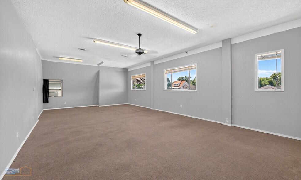 More Photos Of 2207-2209 9th St, Greeley Flex For Sale