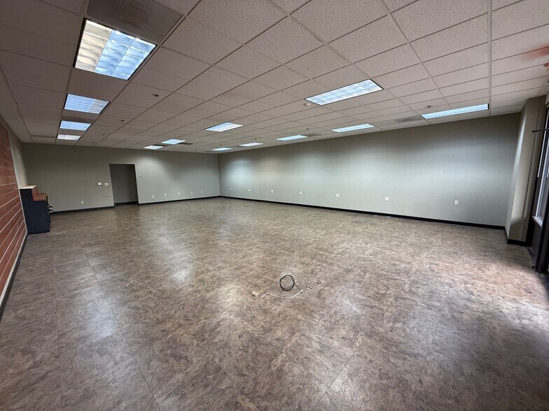 More Photos Of 1130-1148 Wallace Rd NW, Salem Supermarket For Lease