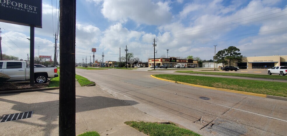 More Photos Of 527 Sheldon Rd, Channelview Freestanding For Lease
