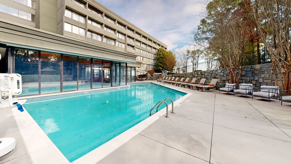 More Photos Of 2055 S Park Pl SE, Atlanta Hotel For Sale
