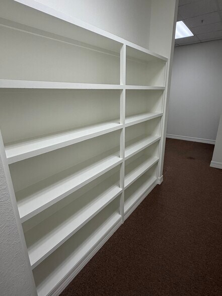 More Photos Of 1062 Bloomingdale Ave, Valrico Office For Sale